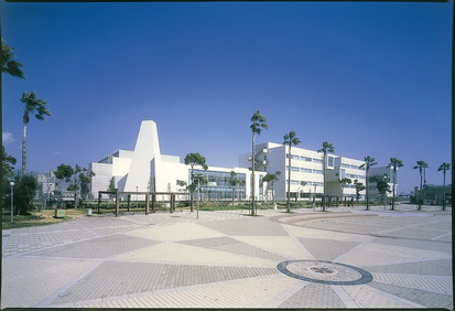 日本神户国际大学