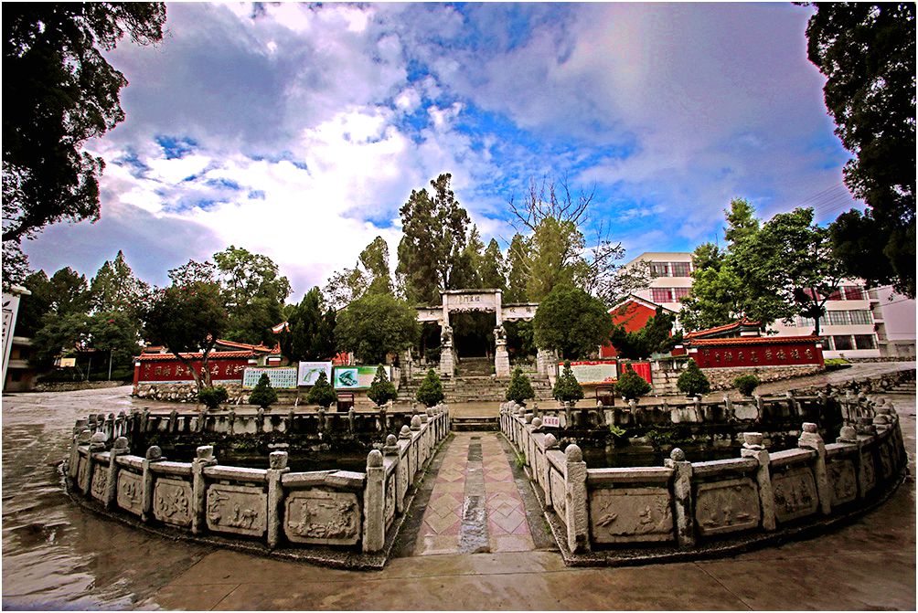 广南文庙泮池,建于清康熙四十八年(1709年),1985年5月被列为州级文物